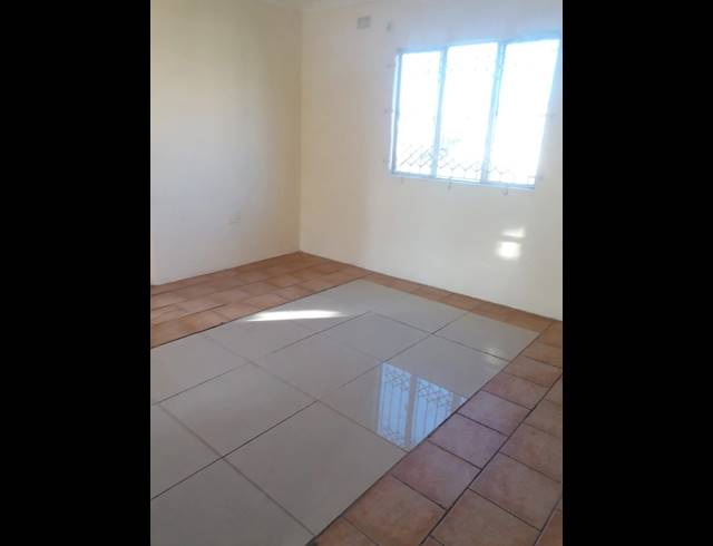 2 BEDROOM DUPLEX TO LET IN CROFTDENE